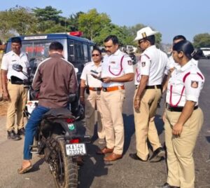 ಸಂಚಾರಿ ವೃತ ಸಿಪಿಐ ದೇವರಾಜ್ ರಿಂದ ರಸ್ತೆ ಸುರಕ್ಷತಾ ಜಾಗೃತಿ ಅಭಿಯಾನ…