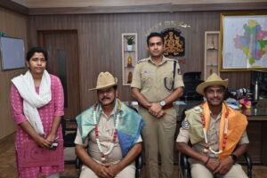 ಕರ್ತವ್ಯ ಪ್ರಜ್ಞೆ ಮೆರೆದ ಪೊಲೀಸ್ ಸಿಬ್ಬಂದಿಗಳಿಗೆ SP ನಿಖಿಲ್ ರಿಂದ ಸನ್ಮಾನ…