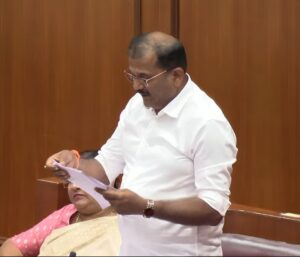 ಶಾಲಾ ಮಕ್ಕಳಿಗೆ ಮಹಾಪುರುಷನ ಜೀವನ ಚರಿತ್ರೆ ವಿತರಿಸಿ-ಡಾ. ಧನಂಜಯ್ ಸರ್ಜಿ…