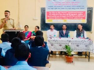 ಗಾಡಿಕೊಪ್ಪ ಸರ್ಕಾರಿ ಶಾಲಾ ಮಕ್ಕಳಿಗೆ ಕಾನೂನಿನ ಅರಿವು ಮೂಡಿಸಿದ ಪಿಎಸ್ಐ ರಘುವೀರ್…