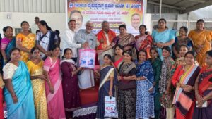 ಶ್ರೀ ಮರಿಕಾಂಬ ಮೈಕ್ರೋ ಫೈನಾನ್ಸ್ ವತಿಯಿಂದ ಬಾಗಿನ ವಿತರಣೆ…