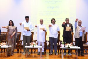 ‘ಮೊಬೈಲ್ ಬಿಡಿ, ಪುಸ್ತಕ ಹಿಡಿಯಿರಿ’: ಮಕ್ಕಳ ಹಿತದೃಷ್ಟಿಯಿಂದ ಸಾಮಾಜಿಕ ಜಾಲತಾಣ ನಿಯಂತ್ರಣಕ್ಕೆ ಸಚಿವ ಮಧು ಬಂಗಾರಪ್ಪ ಚಿಂತನೆ…