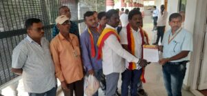 ಅಮರಾಕ್ಷರ ರನ್ನು ತಕ್ಷಣ ಕೆಲಸದಿಂದ ವಜಾ ಗೊಳಿಸಿ-ಕನ್ನಡ ಕಾರ್ಮಿಕ ಕ್ಷಣ ವೇದಿಕೆ ಆಗ್ರಹ…