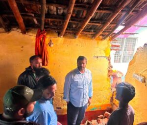 ಬೈಪಾಸ್ ನಲ್ಲಿ ಮನೆ ಕುಸಿದ ಸ್ಥಳಕ್ಕೆ ಹೆಚ್.ಸಿ.ಯೋಗೇಶ್ ಭೇಟಿ-ಸಂತ್ರಸ್ತ ಕುಟುಂಬಗಳಿಗೆ ತಕ್ಷಣ ಅಗತ್ಯ ಕ್ರಮಕ್ಕೆ ಸೂಚನೆ…