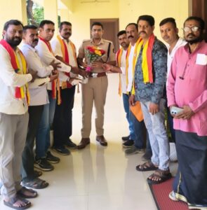 ಶಿವಮೊಗ್ಗ ಜಿಲ್ಲೆಯಲ್ಲಿ ಶಾಂತಿ ಸುವ್ಯವಸ್ಥೆ ಕಾಪಾಡಿದ ಜಿಲ್ಲಾ ರಕ್ಷಣಾಧಿಕಾರಿ ನಿಖಿಲ್‌ ಗೆ ಕರವೇ ಸ್ವಾಭಿಮಾನಿ ಬಣದಿಂದ ಅಭಿನಂದನೆ…