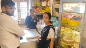 ಭದ್ರಾವತಿಯ ಪದ್ಮ ನಿಲಯ ಹೋಟೆಲ್ ಗೆ ಎಸಿ ಡಾ.ಮೈತ್ರಿ ಭೇಟಿ-ಸ್ವಚ್ಛತೆ ಕಾಪಾಡಲು 1 ವಾರ ಗಡವು…