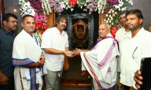 ಸಿಗಂದೂರು, ಚಂದ್ರಗುತ್ತಿ ದೇವಸ್ಥಾನಗಳಿಗೆ ಸಚಿವ ಮಧು ಬಂಗಾರಪ್ಪ ಭೇಟಿ; ಸಚಿವರಿಂದ ವಿಶೇಷ ಪೂಜೆ…